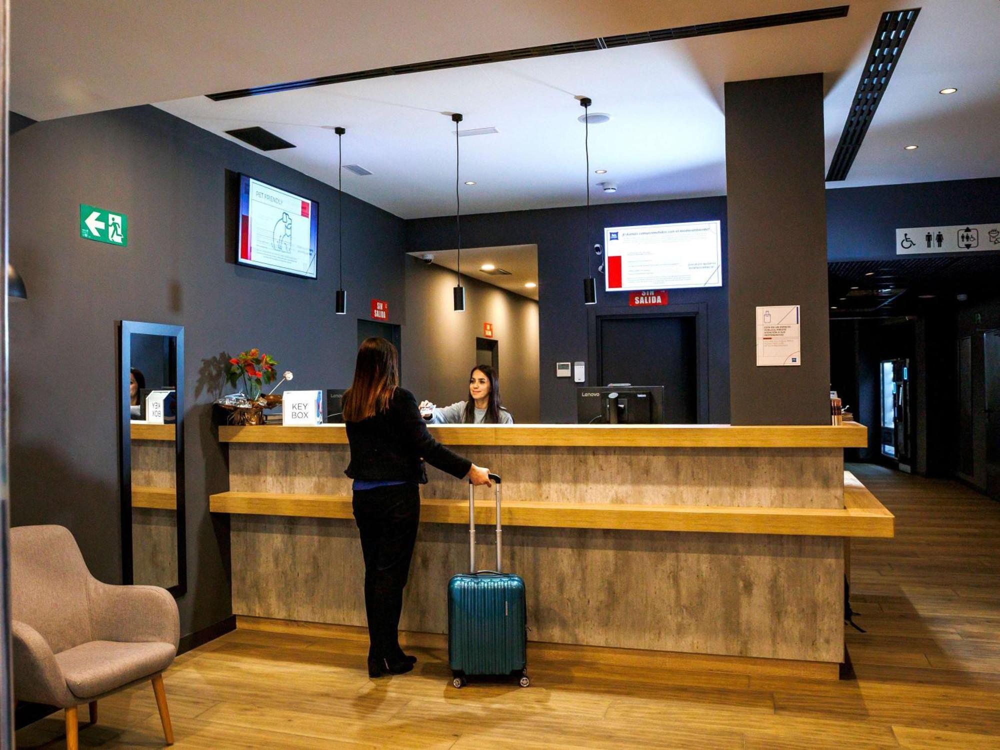 Ibis Budget Logrono Centro Eksteriør billede